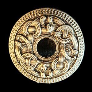 CELTIC look Soft SILVERTONE Pin NEW in gift bag